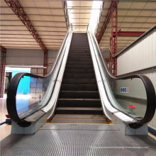 Escada rolante interna exterior do metro público de poupança de energia do aeroporto
